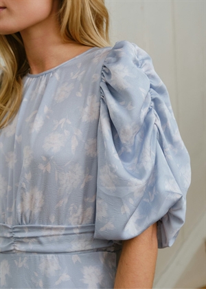 Kikka faded flower kjole Light Blue Neo Noir 